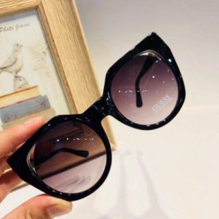 Kính Guess