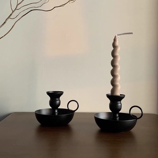 Chân nến đen cổ điển trang trí