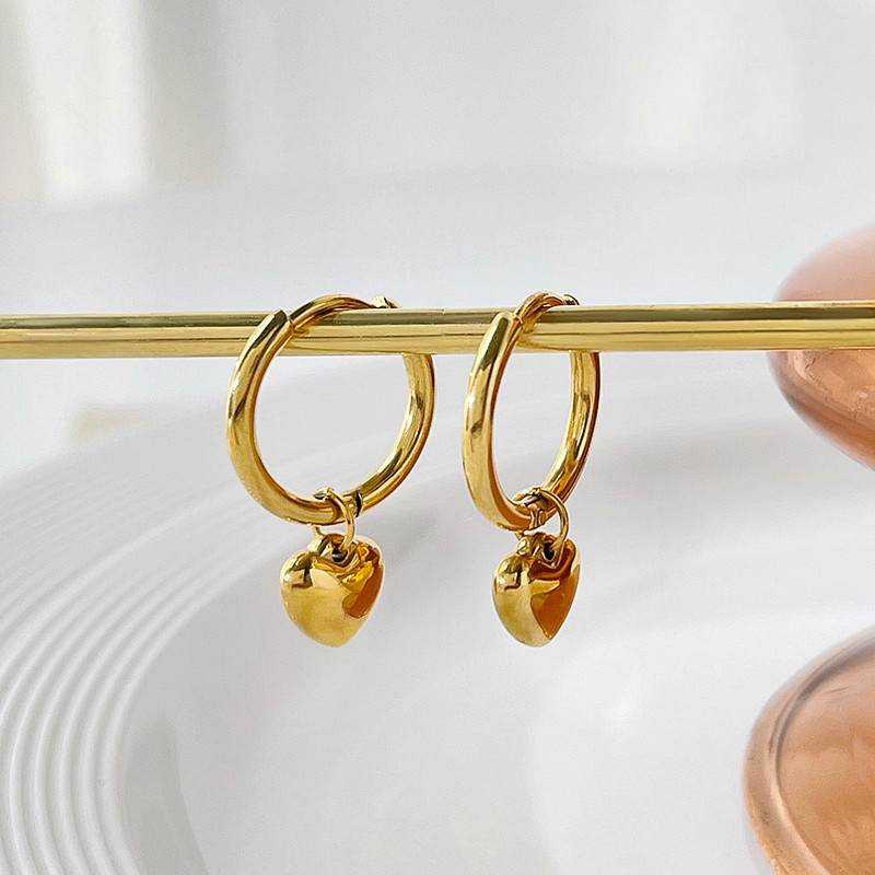 Khuyên tai titan không gỉ mạ vàng 18k thiết kế trái tim xinh xắn dành cho nữ