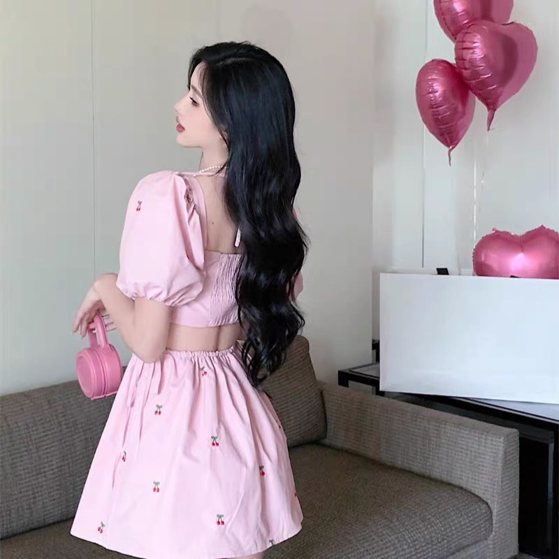 Đầm cổ vuông khoéc eo Ulzzang