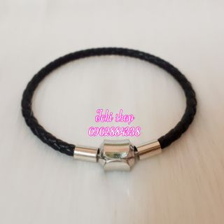 Vòng tay dây da đeo charm