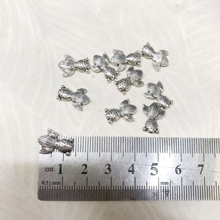 Mặt cá ba đuôi xỏ ngang