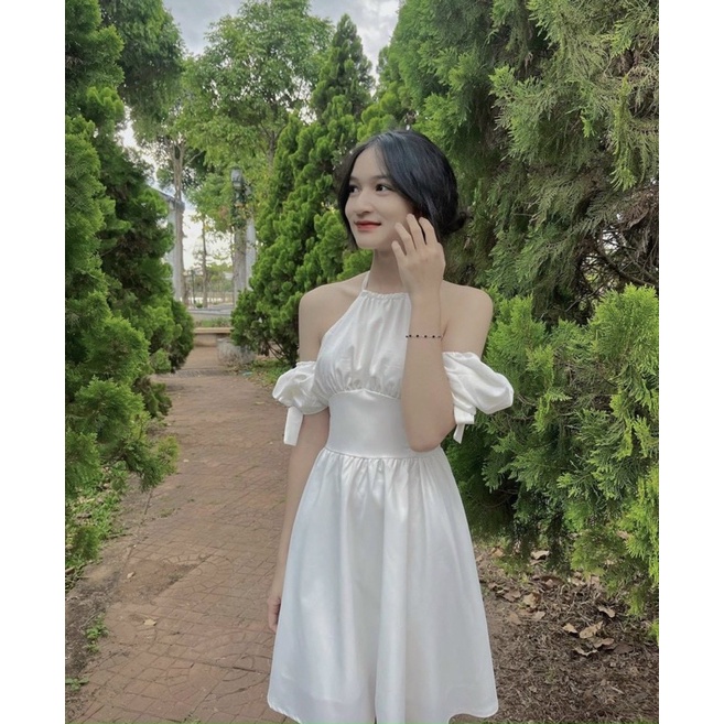 Váy yếm rớt vai