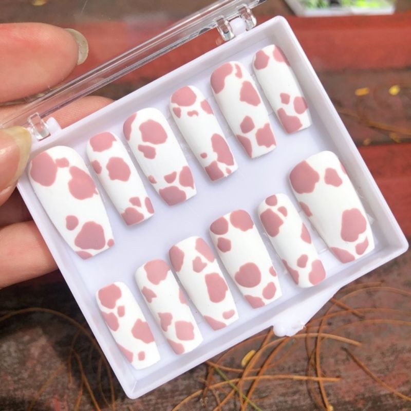 móng úp thiết kế nail box ( bò sữa hồng )
