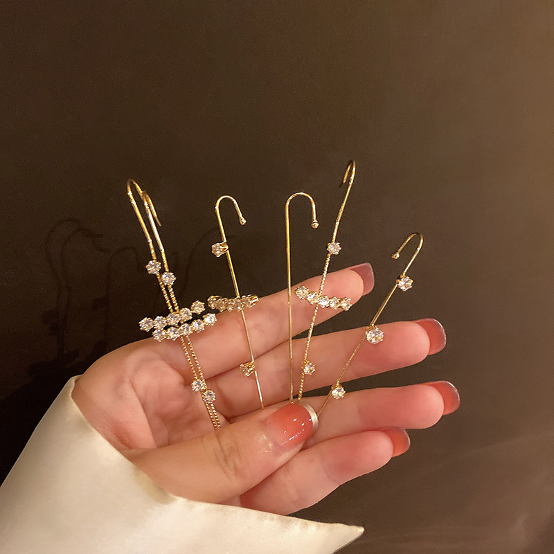 Khuyên Tai Nữ Trang Tạo Hình Độc Đáo