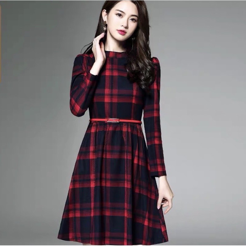 Đầm xoè kẻ ô cổ trụ phối 2 màu đỏ đen size S