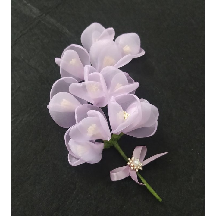 Hoa chùm tím cài áo handmade Joli