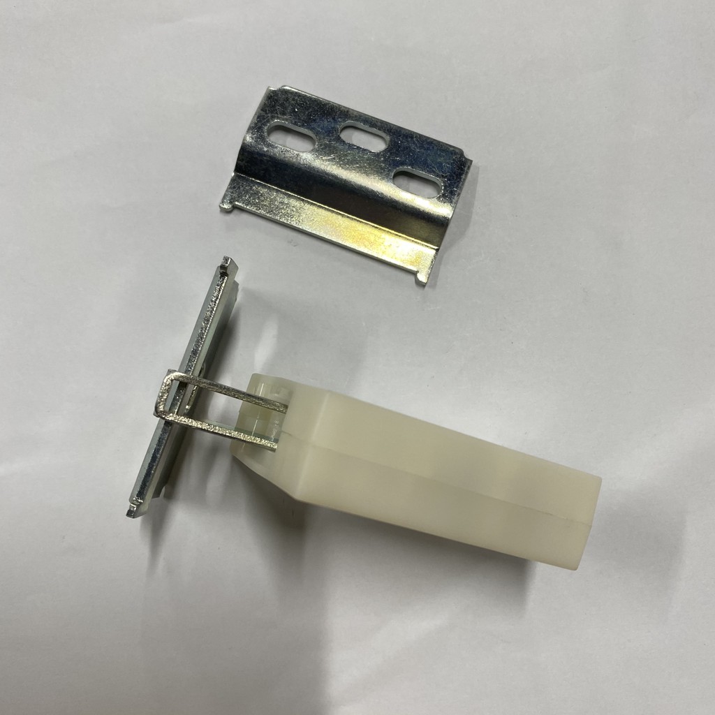 Bas treo tủ bếp sắt - Pas móc tủ