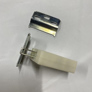 Bas treo tủ bếp sắt - Pas móc tủ