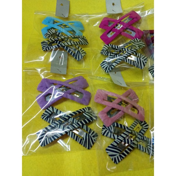 gói 4 kẹp tóc nữ. ngẫu nhiên màu. sale lỗ 23k 1 gói
