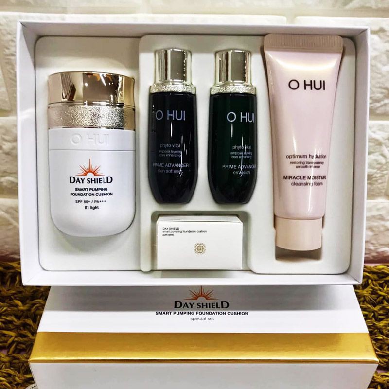 Bộ phấn chống nắng OHUI Day Shield Smart Pumping Foundation Cushion Set tặng nước hoa hồng, sữa dưỡng và sữa rửa mặt