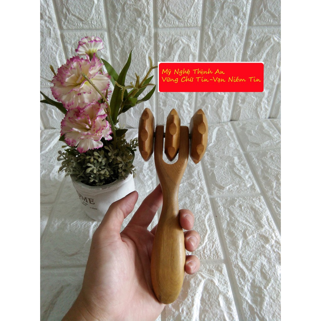 Cây lăn massage toàn thân bằng gỗ Bách Xanh quý 3 bánh lăn - MX3B