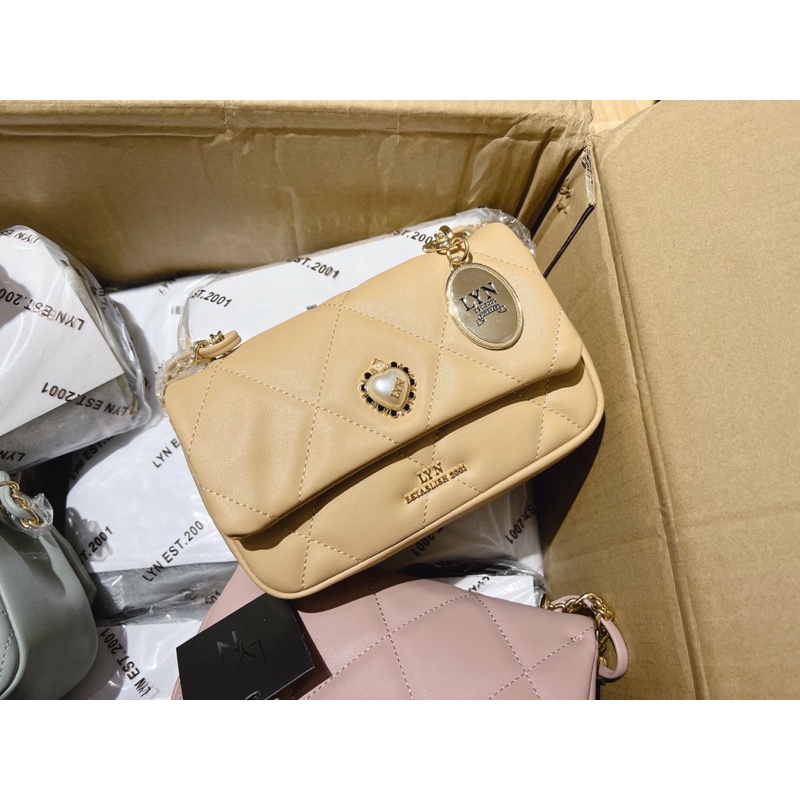 Túi Lyn ô trám khoá trái tim ngọc