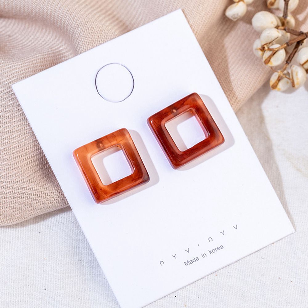 Bông tai hình vuông bằng nhựa resin dễ thương