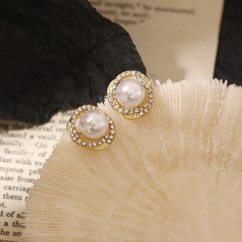 Khuyên tai tròn viền đá đính ngọc thời trang Hàn Quốc dành cho nữ