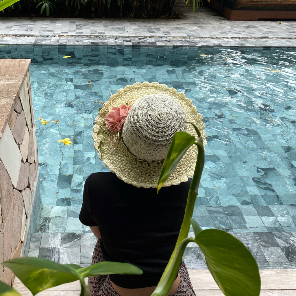 Mũ cói đi biển phối hoa cho nữ