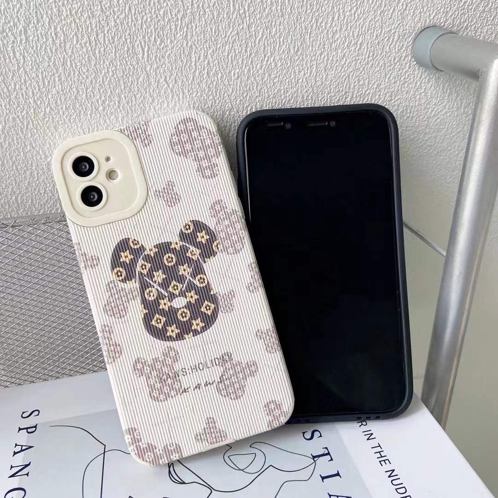 Ốp điện thoại da in hình gấu Kaws sang trọng cho iphone 13 12 11 Pro Max X XS XR Xs MAX 7 8 plus
