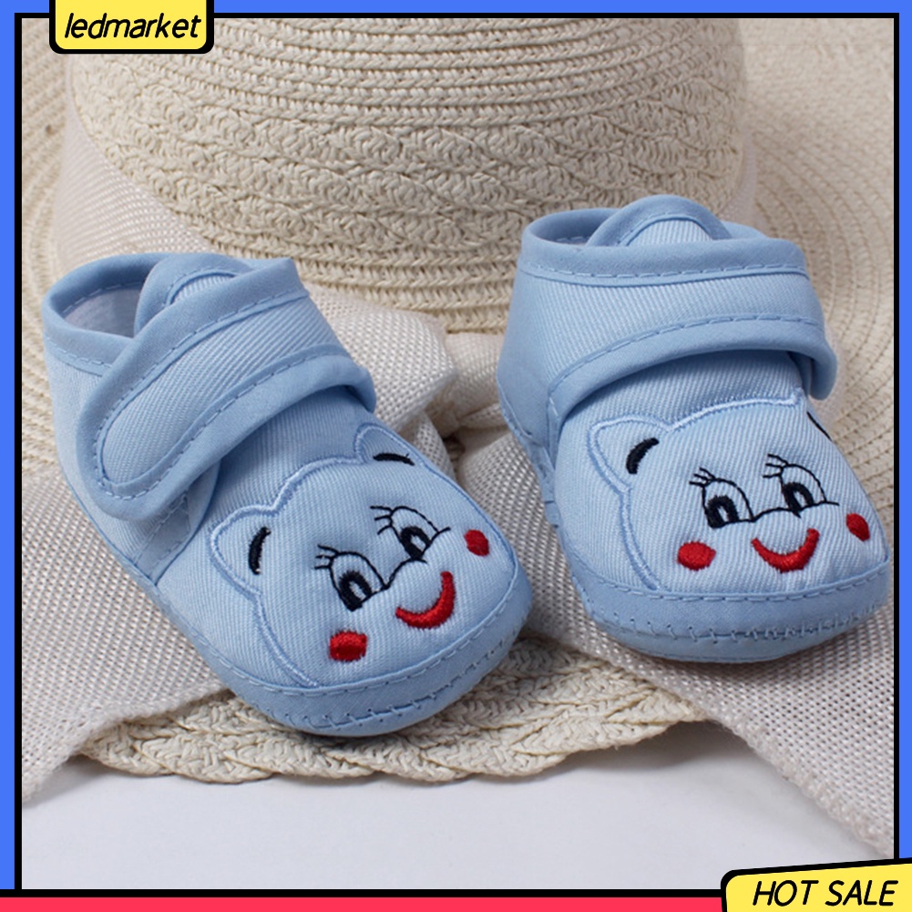 Giày Em Bé Hình Con Gấu Dễ Thương Đế Chống Trượt