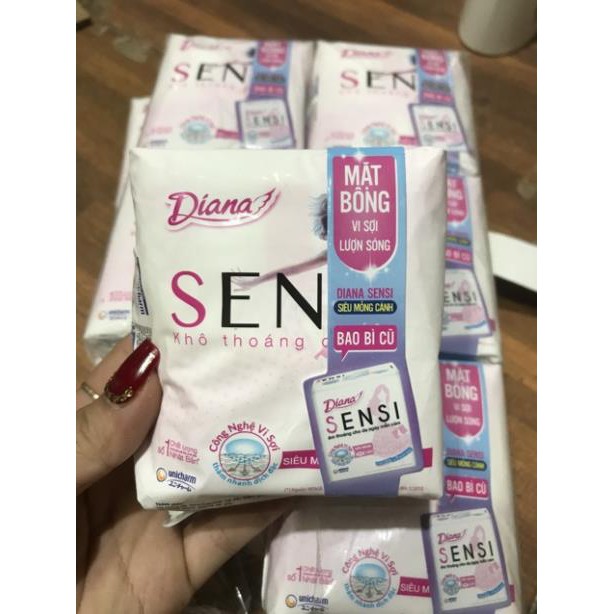 Combo 6 gói Băng vệ sinh Diana Sensi cho da mẫn cảm có cánh 8 miếng