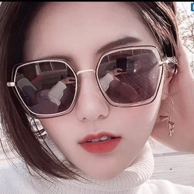 Mắt kính đẹp cao cấp tôn thêm vẻ đẹp cho khuôn mặt bạn