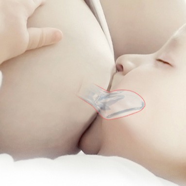 Núm ti giả có nắp đậy vệ sinh cho bé