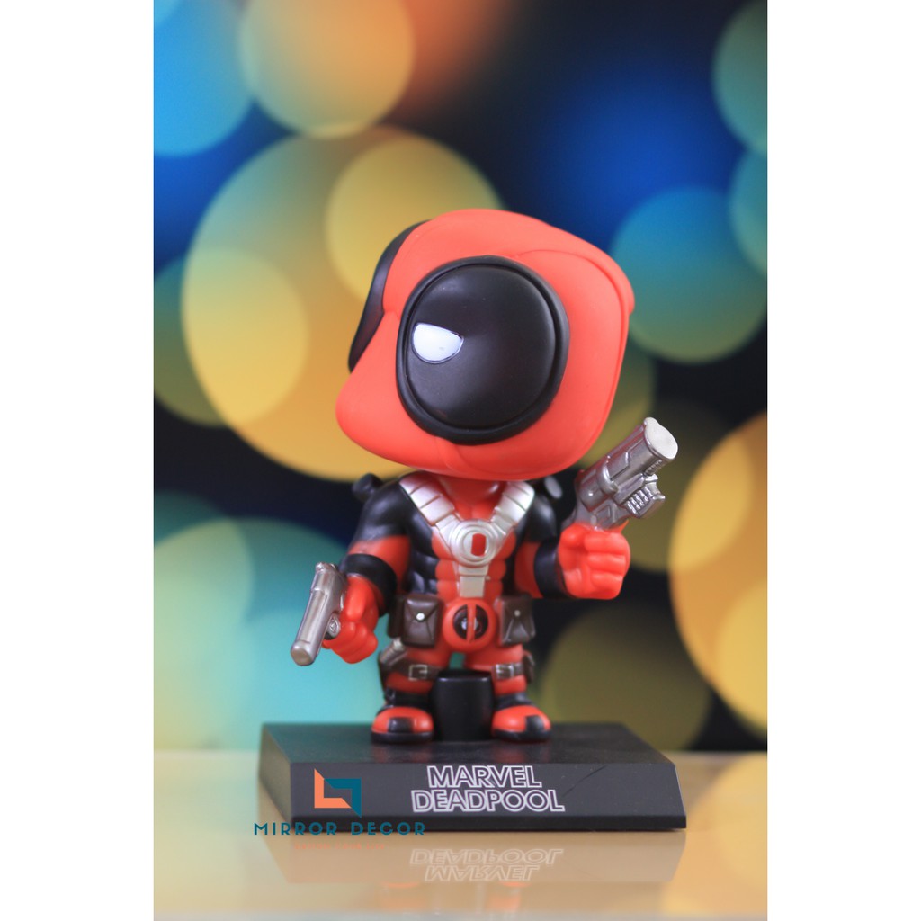 Mô hình Deadpool để bàn