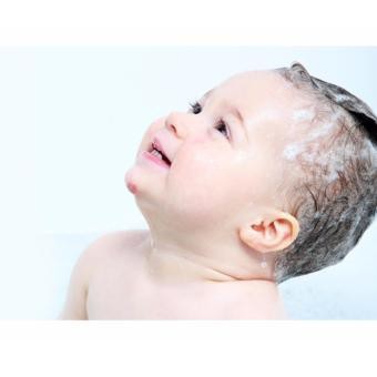 Sữa tắm gội trẻ em Lactacyd Milky