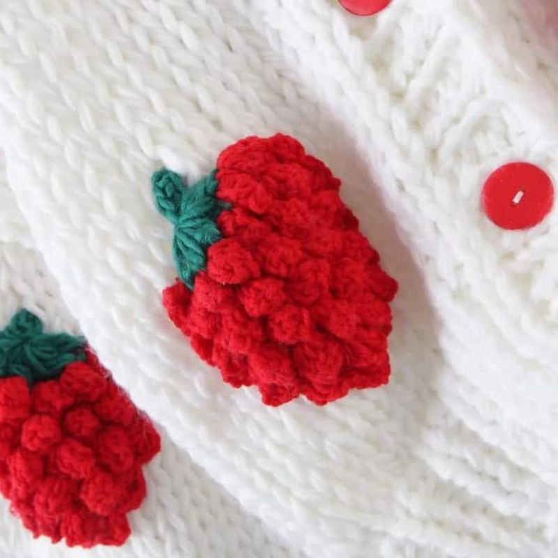 Áo khoác đôi cho mẹ và bé. Áo khoác len cardigan dáng rộng, áo len đan tay, quả dâu nổi 3d