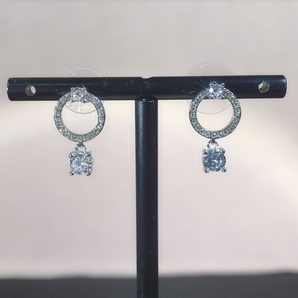 Khuyên tai mặt nhẫn tròn cuốn hút Swarovski