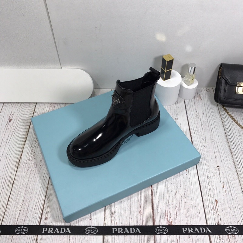 Giày bốt mũi tròn Prada da bóng thời trang thiết kế mới nhất 2021 siêu xinh