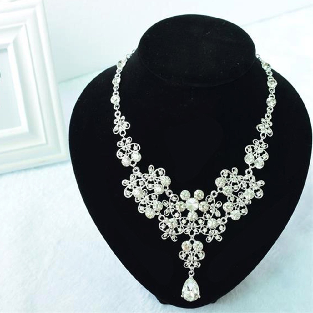 Set 3 Vòng cổ + Bông Tai HìNh BướM ĐíNh Đá Sang TrọNg