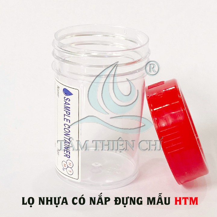 Lọ nhựa đựng mẫu có nắp màu đỏ có nhãn HTM