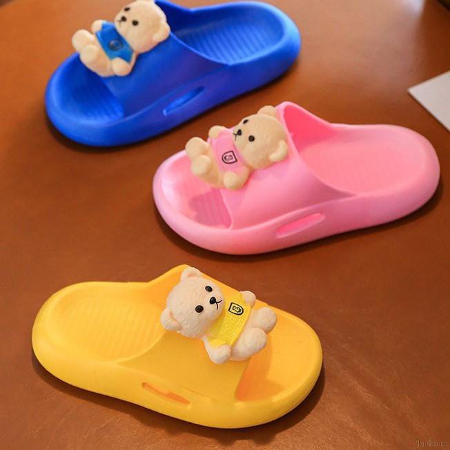 Dép Trẻ Em Bằng Nhựa PVC Đế Mềm Đính Gấu Hoạt Hình Ba Chiều Dễ Thương