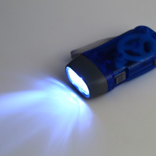 Đèn Pin Sử Dụng Bóng Đèn Led Siêu Sáng
