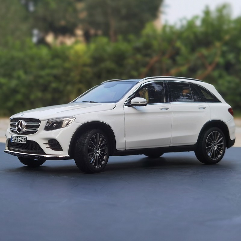 Mô hình Mercedes-Benz GLC63 AMG Tỉ Lệ 1:18 Hãng Norev