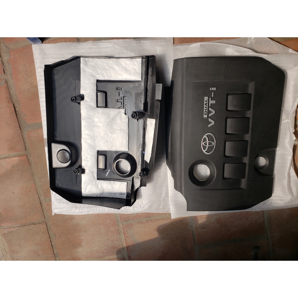 Nắp che mặt máy toyota cross