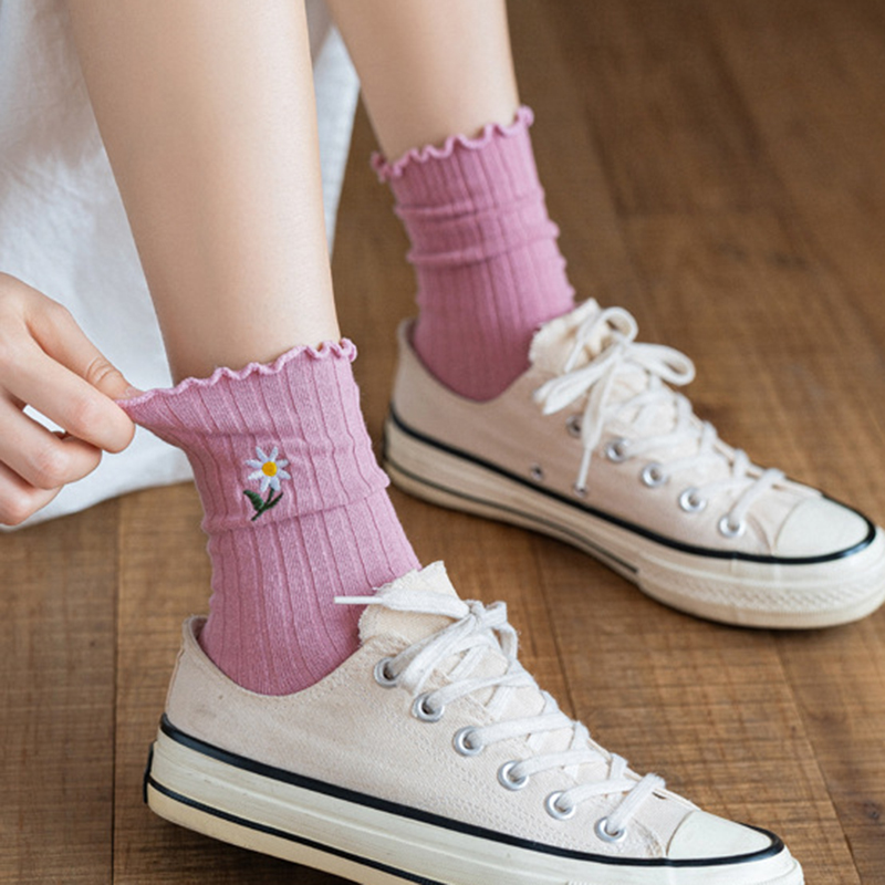 【cfh】Streetwear Little Daisies Embroider Cute Socks Women Japanese Korean Harajuku Style Kawaii Socks Autumn Winter for Ladies