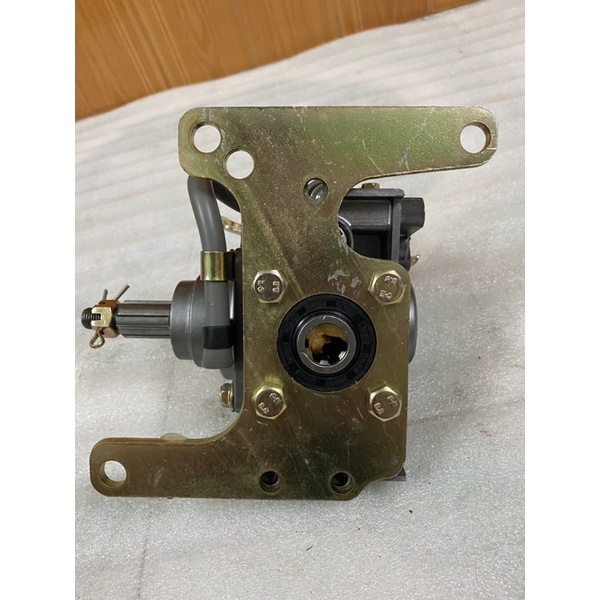 Số De,số đảo chiều tiến lùi,cốt 17li,dùng cho máy 100cc,110cc,125cc.cốt vào máy 6 răng 17mm,trục ra 19mm