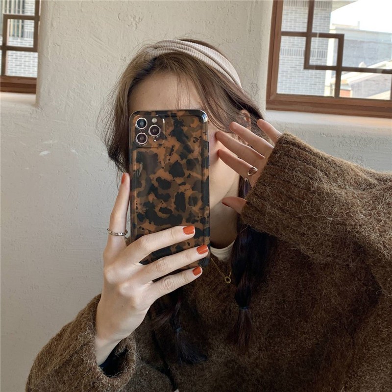𝐂𝐨́ 𝐬𝐚̆̃𝐧 𝐜𝐡𝐨 𝐢𝐏𝐡𝐨𝐧𝐞 𝟏𝟐  Ốp lưng cho iphone - Ốp da báo nâu bóng dẻo cho iphone