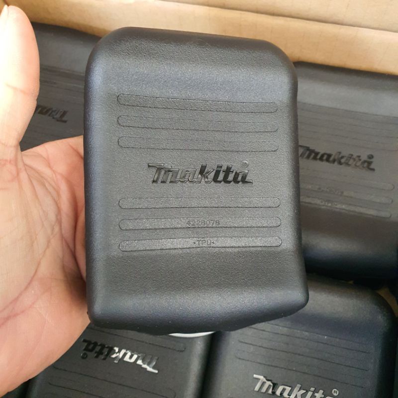 ỐP NHỰA BẢO VỆ PIN MAKITA 18V. HÀNG CHÍNH HÃNG
