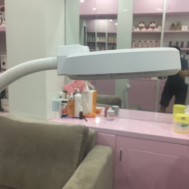 Đèn Lúp LED Soi Da Nặn Mụn trong SPA Thẩm Mỹ Huyền Trang NANOCEE