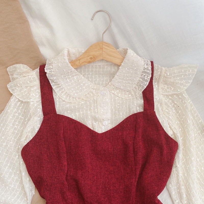 Set đầm yếm đỏ kèm áo sơ mi cổ sen | BigBuy360 - bigbuy360.vn