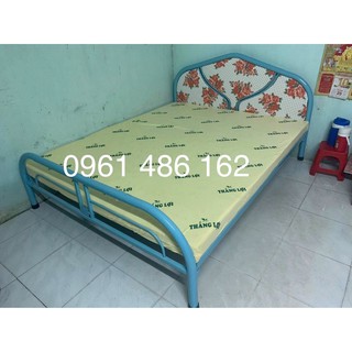 Giường sắt khung tròn - ngang 1m4 dài 2m - freeship hcm (hình thật)
