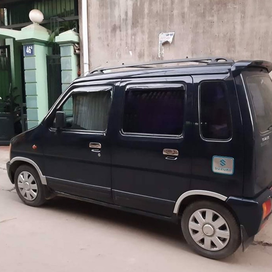 Ốp phồng tai xe Suzuki Wagon giá bán tính 1 cái .