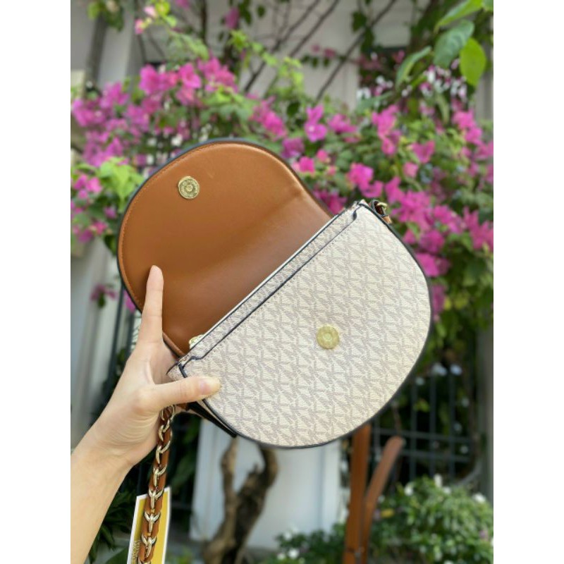 Túi đeo chéo dáng bầu Michaels Kors