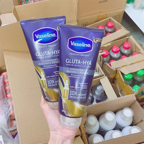 Sữa Dưỡng Thể Trắng Da Vaseline Healthy Bright Gluta HYA Serum Burst Lotion 10X 300ml