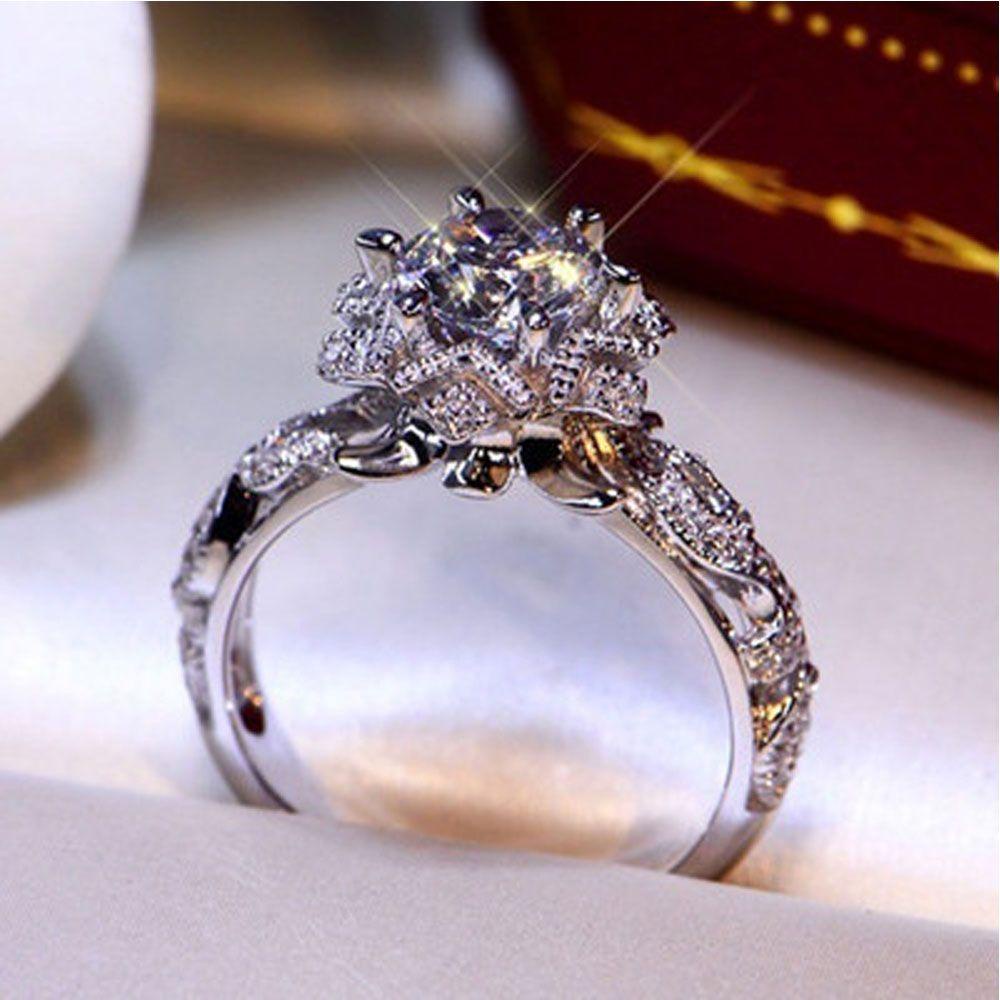 Nhẫn Đính Kim Cương Sang Trọng Thời Trang