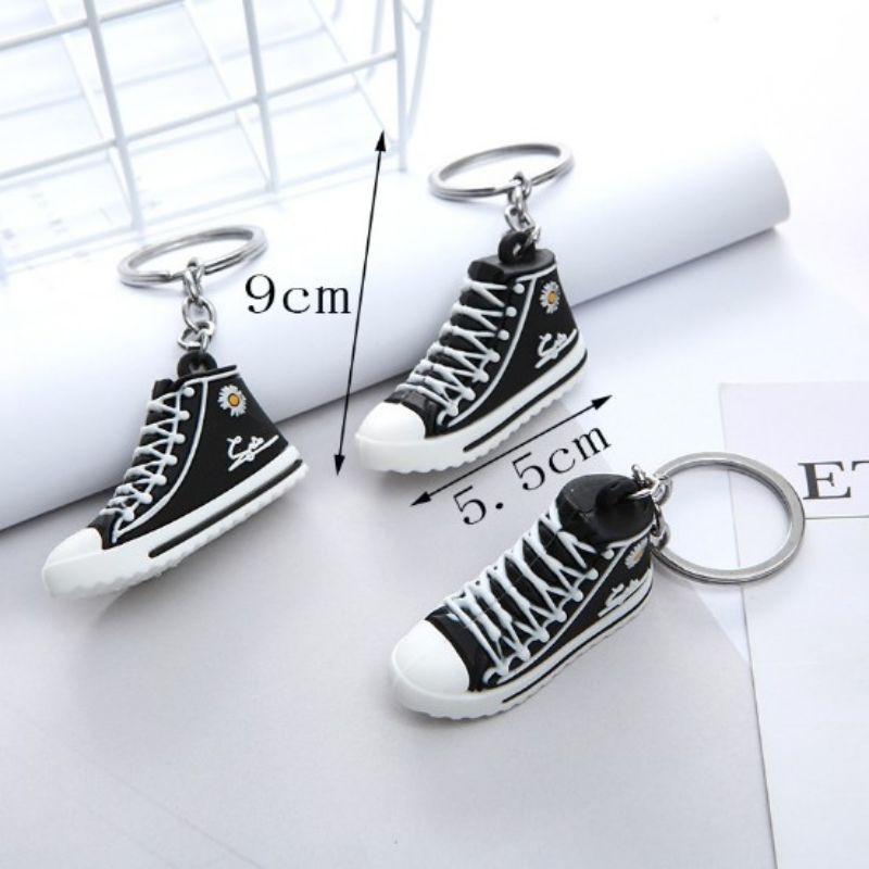 Móc khóa hình chiếc giày màu đen siêu dễ thương