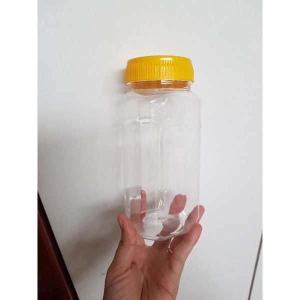 Hủ nhựa cao vuông nắp vàng 500ml 6x16cm