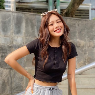 Áo croptop cổ tròn cài nút